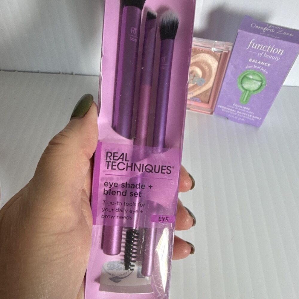 8pc FLOWER Petal Play Shadow Quad, NYX Vivid Brights Liner, Real Techniques Set - Picture 12 of 16